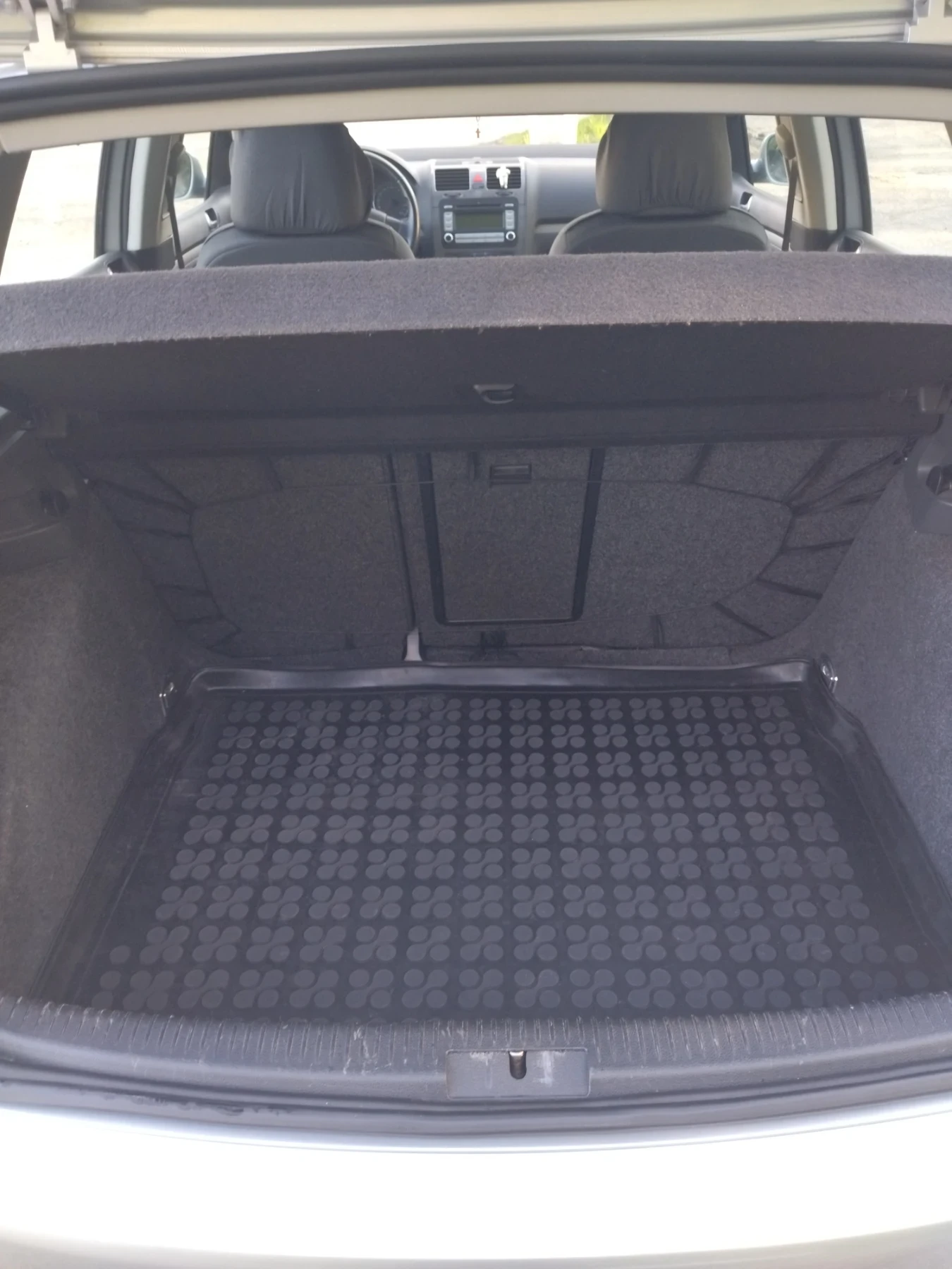 VW Golf 1.9 tdi, снимка 10 - Автомобили и джипове - 54401113