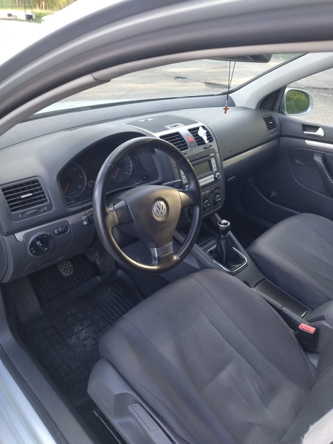 VW Golf 1.9 tdi, снимка 7 - Автомобили и джипове - 54401113