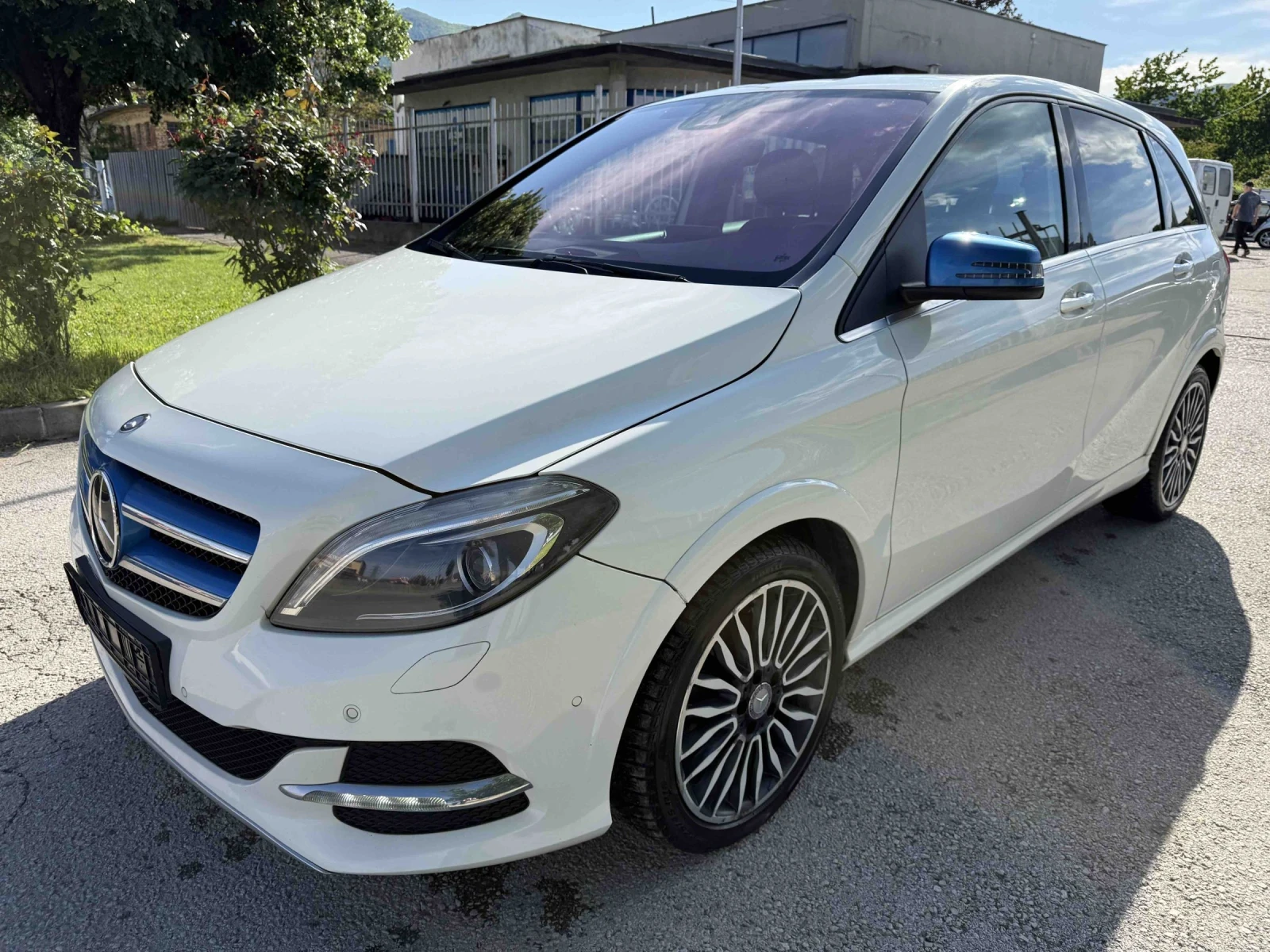 Mercedes-Benz B 250 B 250 E, снимка 2 - Автомобили и джипове - 54565463