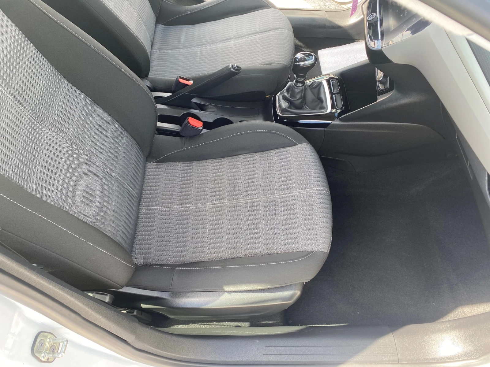 Opel Corsa 1.5 Hdi, снимка 12 - Автомобили и джипове - 54609540
