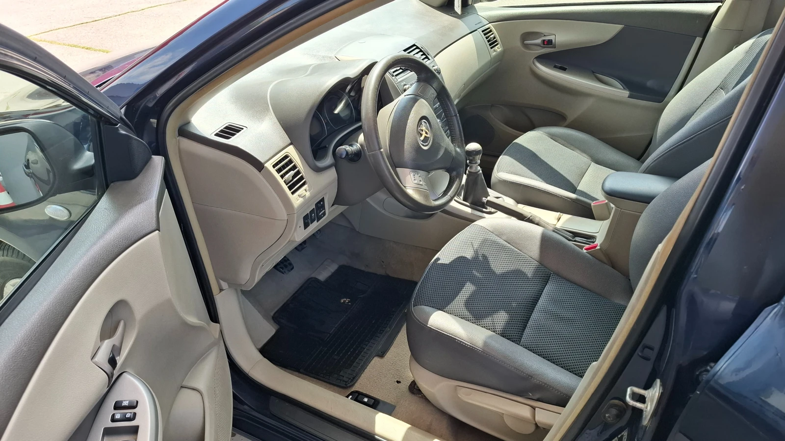 Toyota Corolla 2.0 D-4D, снимка 9 - Автомобили и джипове - 54629421
