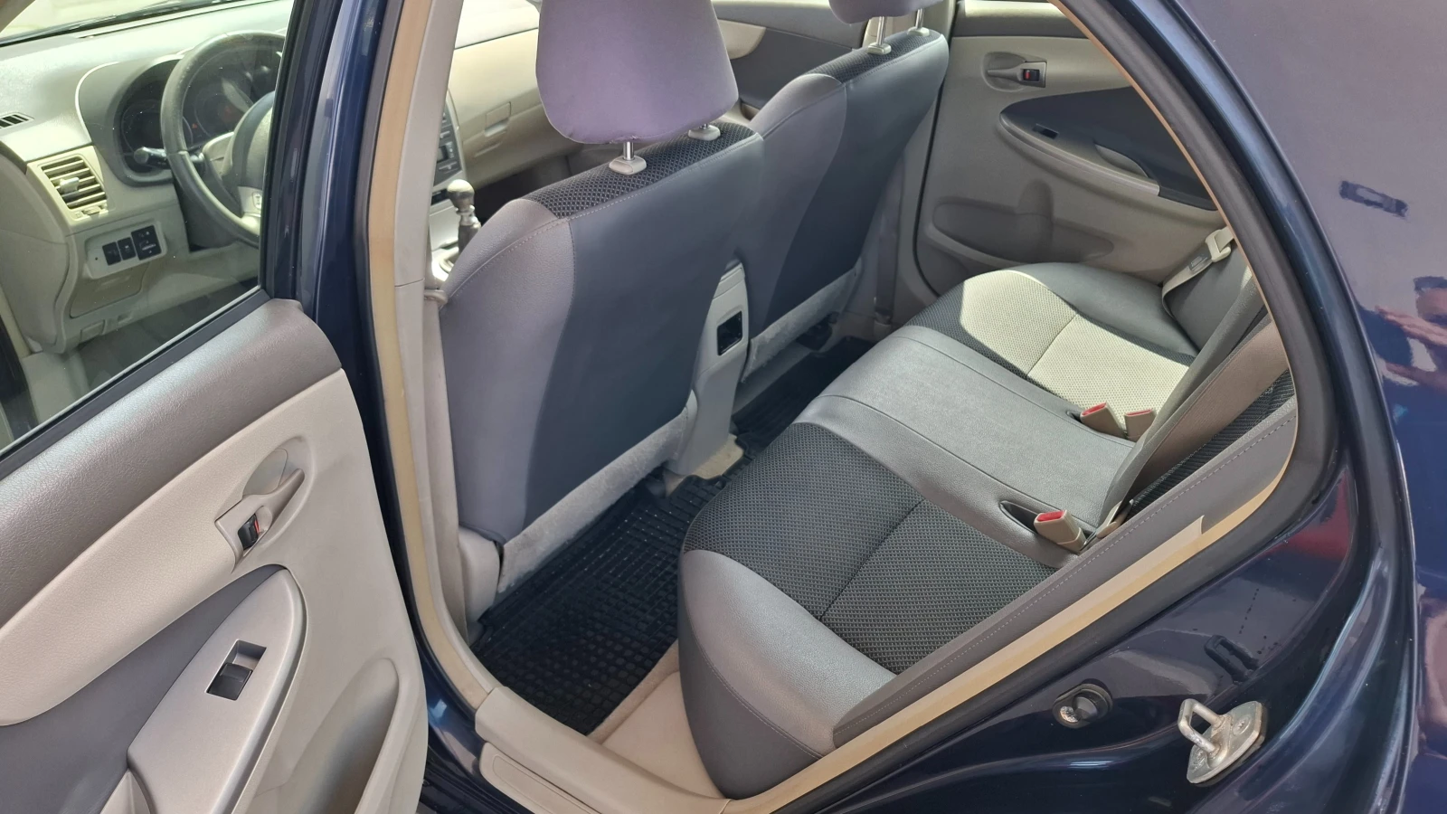 Toyota Corolla 2.0 D-4D, снимка 8 - Автомобили и джипове - 54629421