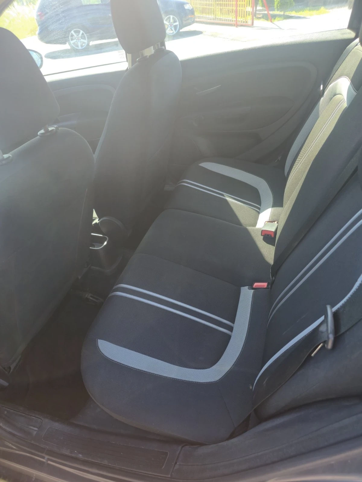 Fiat Punto Grande Punto 1.3 60к.с. / Клима, снимка 8 - Автомобили и джипове - 54725043