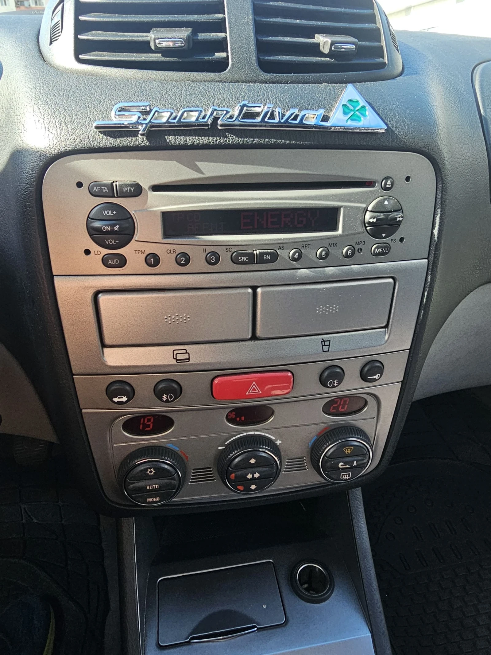 Alfa Romeo 147 1.6 Twin Spark , снимка 9 - Автомобили и джипове - 54890055