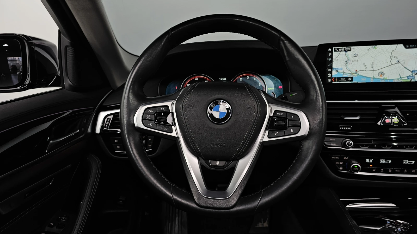 BMW 520 ЕЛ. БАГАЖНИК* HUD* BLIND SPOT* ЛЮК* КРАЙНА ЦЕНА, снимка 13 - Автомобили и джипове - 55344738