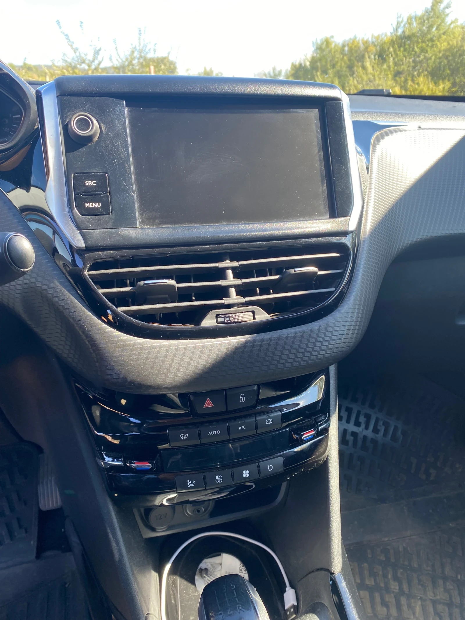 Peugeot 2008 1.6 BlUE HDI-LED-NAVI-EURO 6, снимка 3 - Автомобили и джипове - 56336187