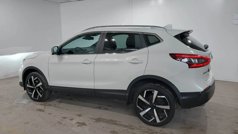 Nissan Qashqai Germany* 1, 6 DGI-T Tekna+ * Pano* Kam360* LED* Ke, снимка 8 - Автомобили и джипове - 47702202