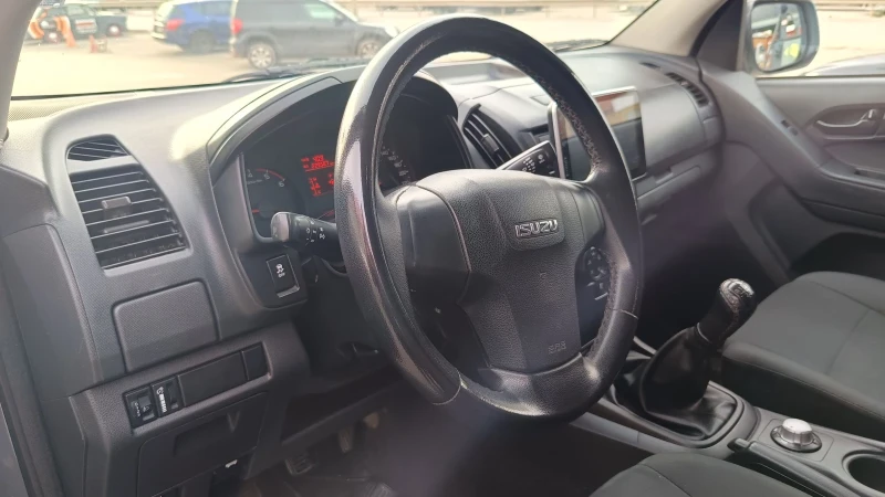 Isuzu D-max Pickup, снимка 10 - Автомобили и джипове - 52418386