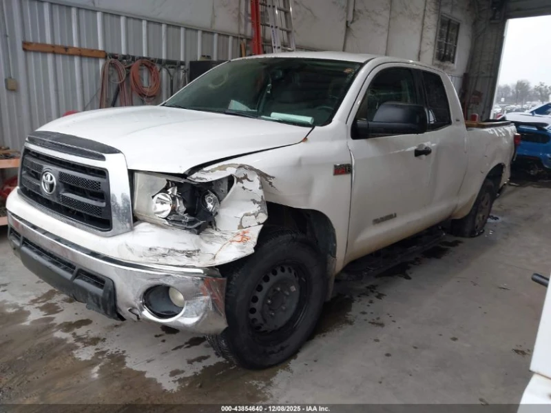 Toyota Tundra 5.7L V-8 DOHC, VVT, 381HP 4X2 Drive, снимка 2 - Автомобили и джипове - 52915304