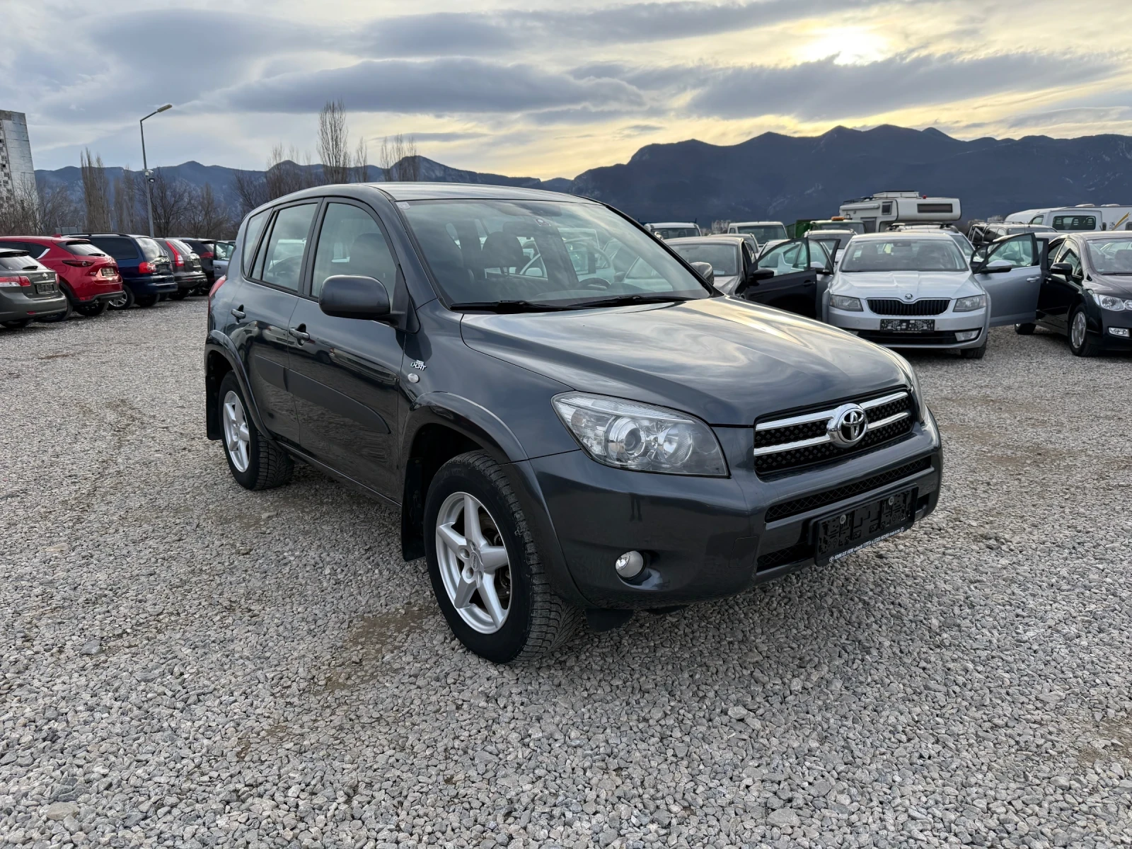 Toyota Rav4 2.2D-4D-177PS-4x4 - изображение 3