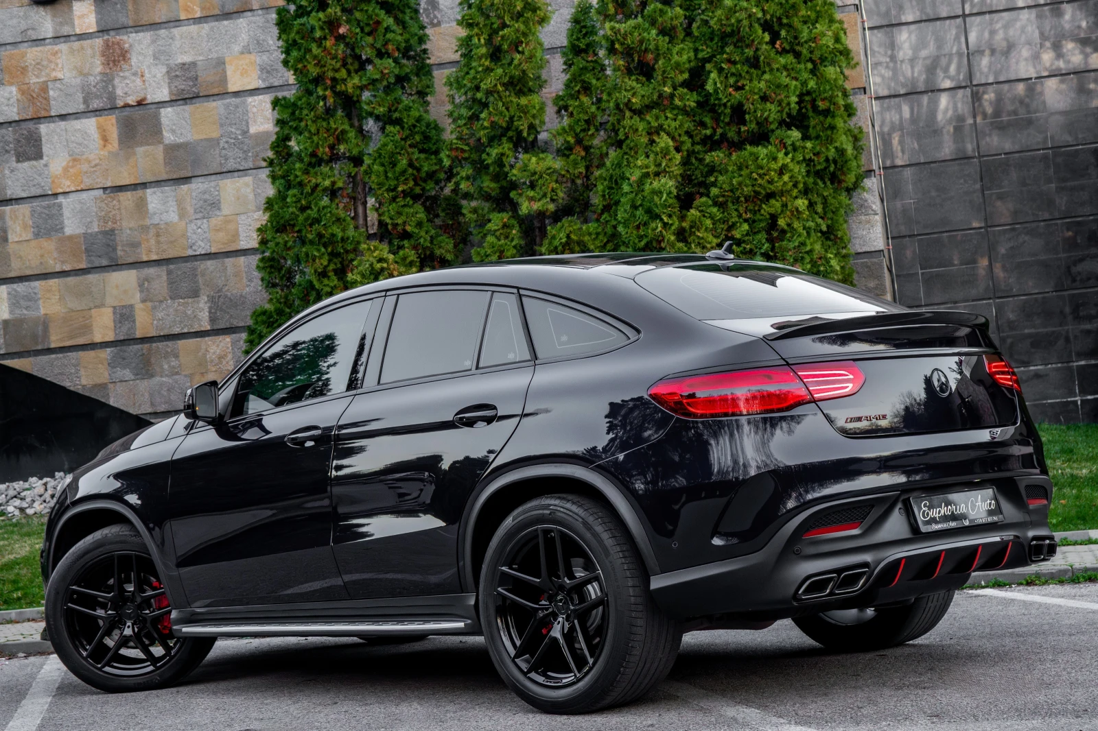 Mercedes-Benz GLE 350 d* COUPE* 4MATIC* AMG* CARBON* 3XTV* NIGHT* 360CAM - изображение 3