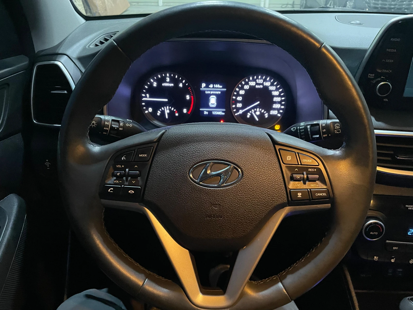 Hyundai Tucson 2.0D ! 2WD ! Premium !, снимка 15 - Автомобили и джипове - 54139016