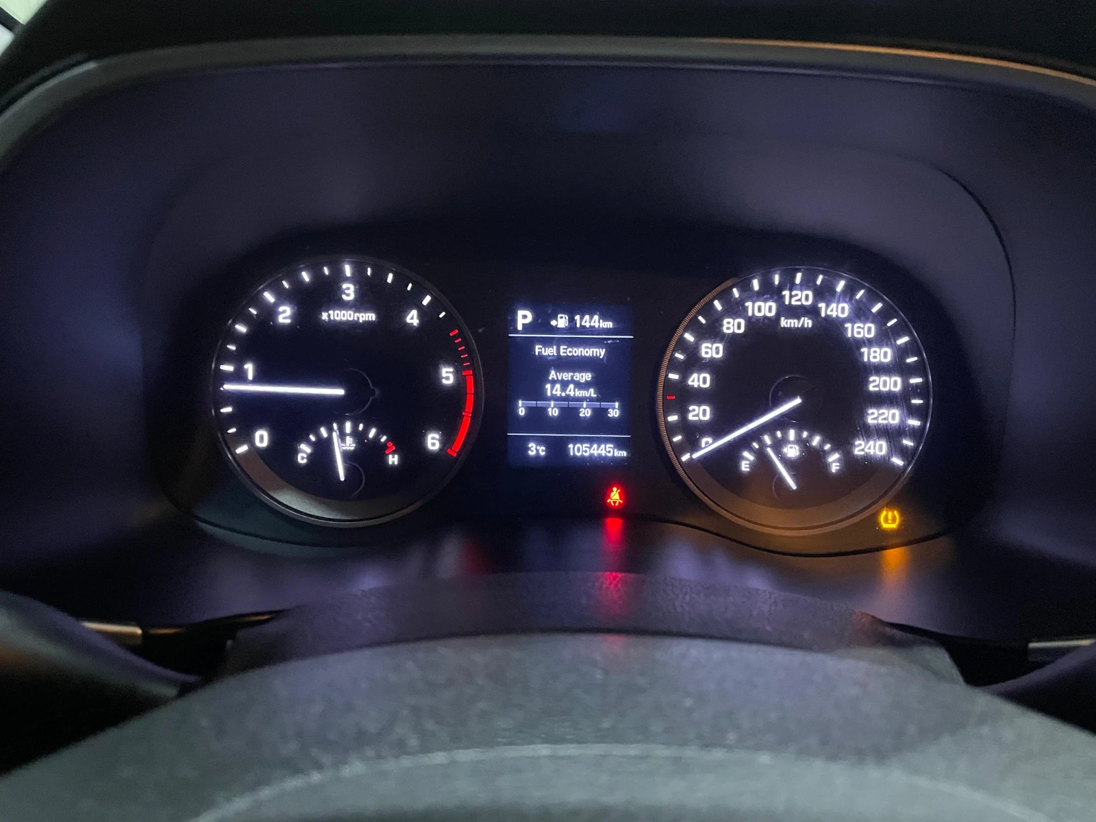 Hyundai Tucson 2.0D ! 2WD ! Premium !, снимка 14 - Автомобили и джипове - 54139016