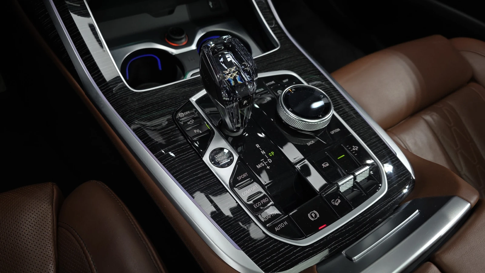 BMW X7 xDrive40d* BOWERS & WILKINS* 360* HUD* КРАЙНА ЦЕНА, снимка 9 - Автомобили и джипове - 55367124