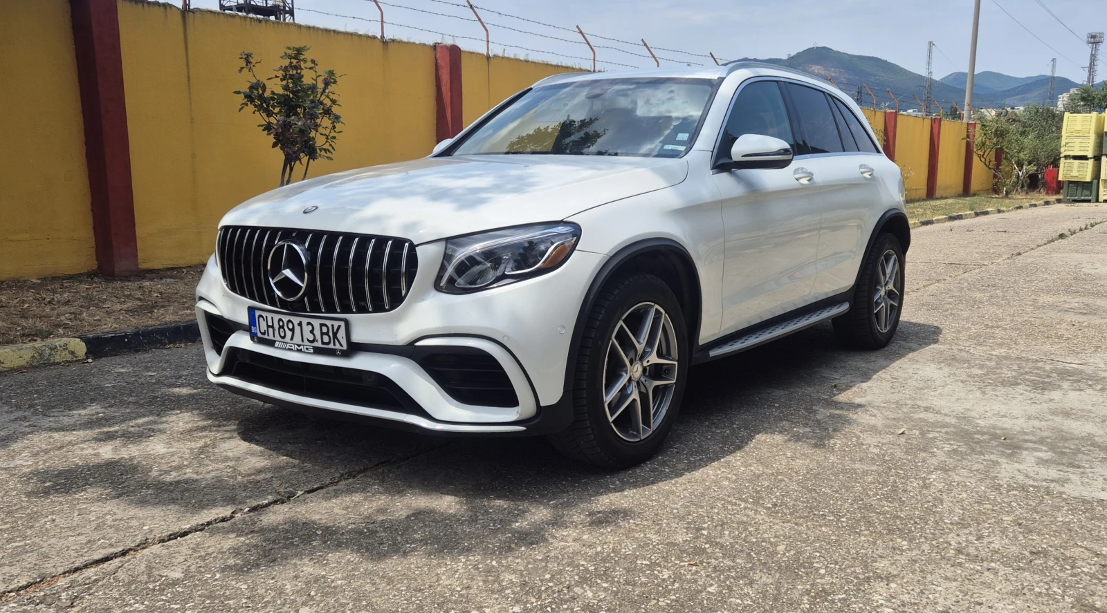 Mercedes-Benz GLC 300 * AMG pack * Keyless * Burmester * 9G-tronic * , снимка 2 - Автомобили и джипове - 55407925