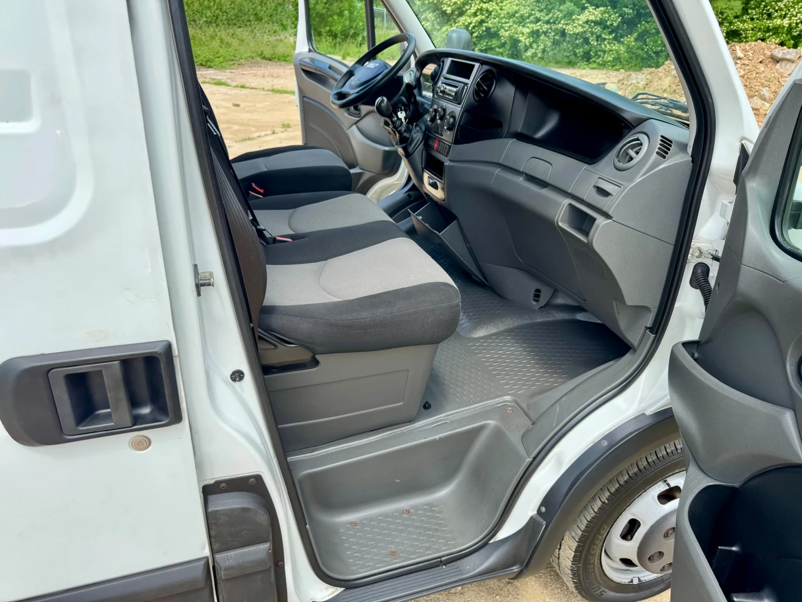 Iveco Daily 197км* MAXI XXL 4.70* КЛИМА * СЕРВИЗНА ИСТОРИЯ, снимка 13 - Бусове и автобуси - 54757978