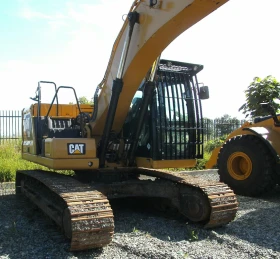 Багер Cat 320-07A, снимка 1