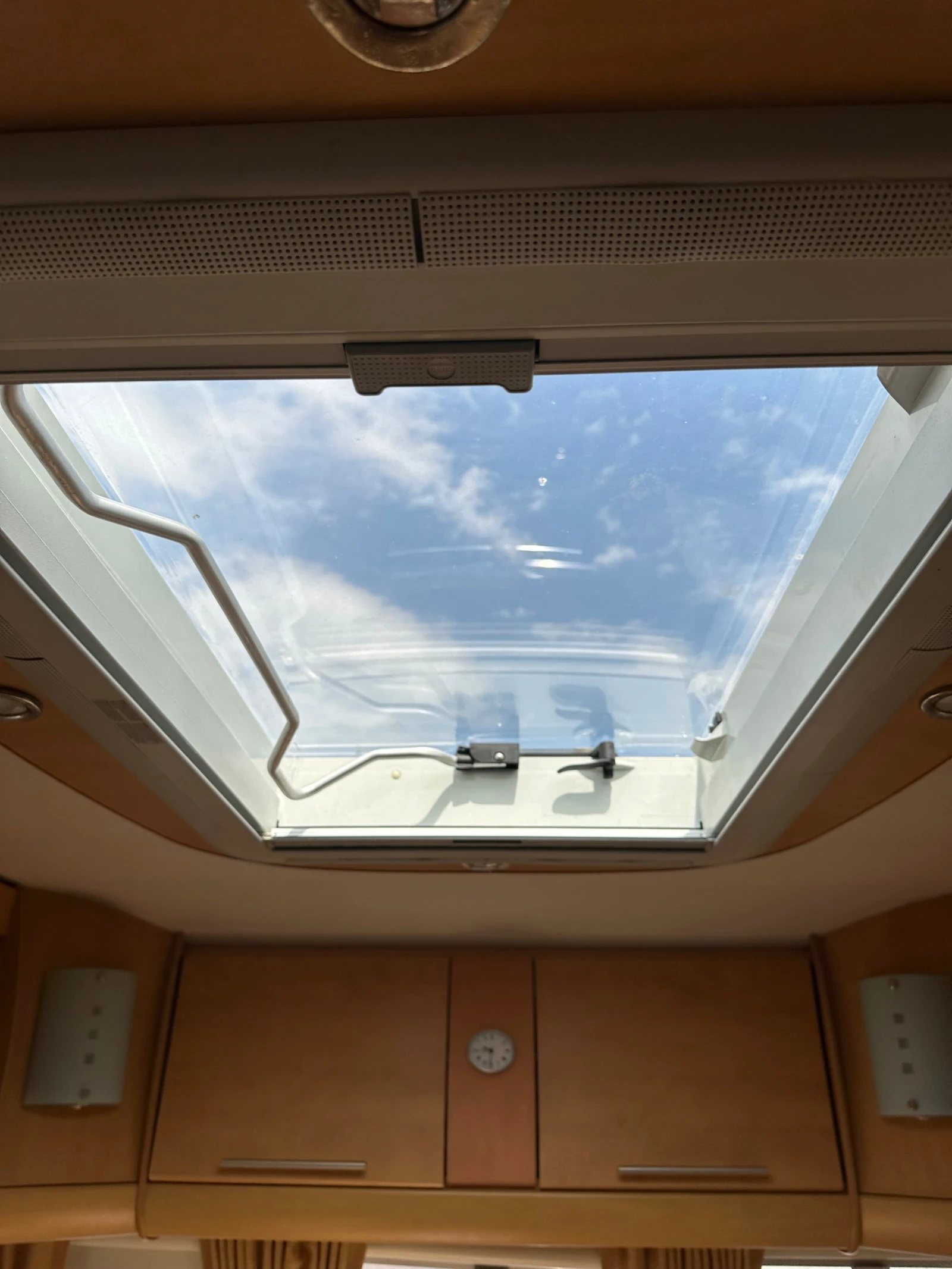 �������� Bailey | Mobile.bg � ����������� 15