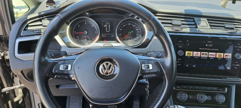 VW Touran, снимка 17 - Автомобили и джипове - 47698768