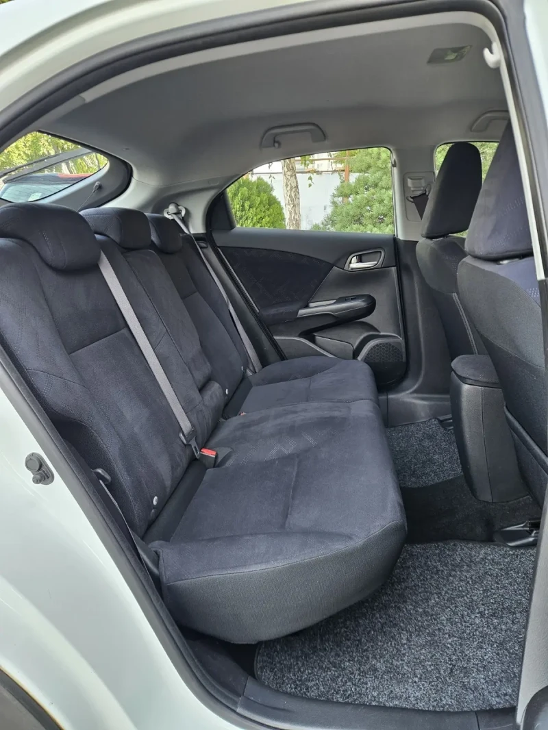 Honda Civic 1.8i-VTEC F1 Automatic, снимка 13 - Автомобили и джипове - 52144262