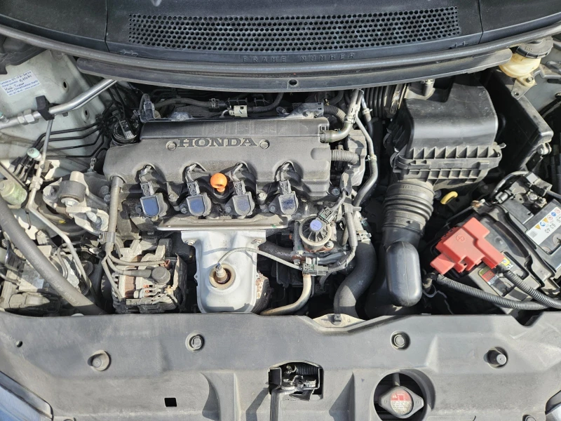 Honda Civic 1.8i-VTEC F1 Automatic, снимка 9 - Автомобили и джипове - 52144262