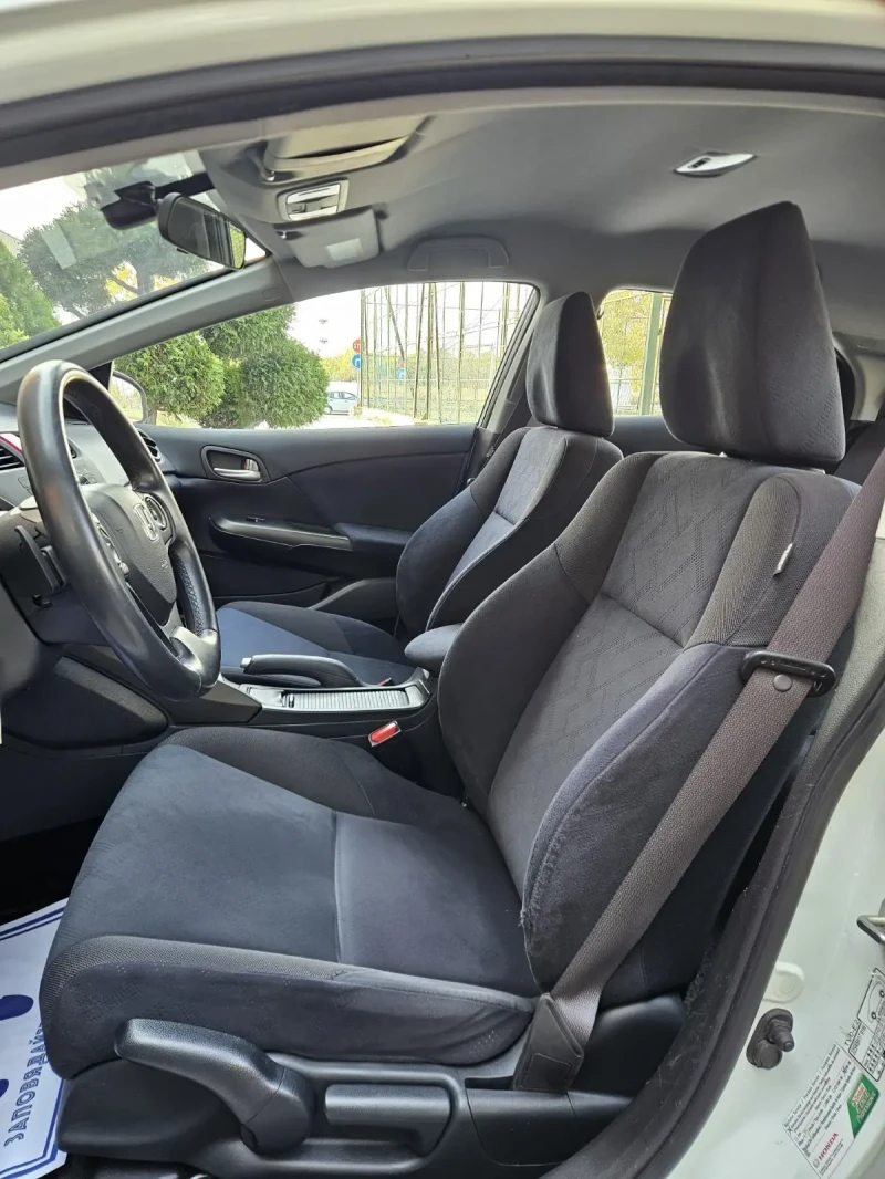 Honda Civic 1.8i-VTEC F1 Automatic, снимка 10 - Автомобили и джипове - 52144262