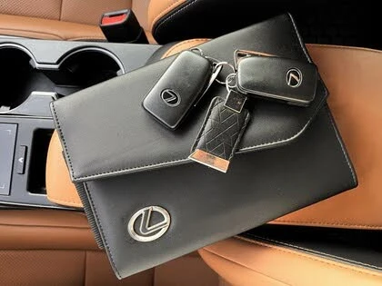 Lexus IS 300 * ULTRA LUXURY* Автокредит(Цена до БГ), снимка 16 - Автомобили и джипове - 53358529