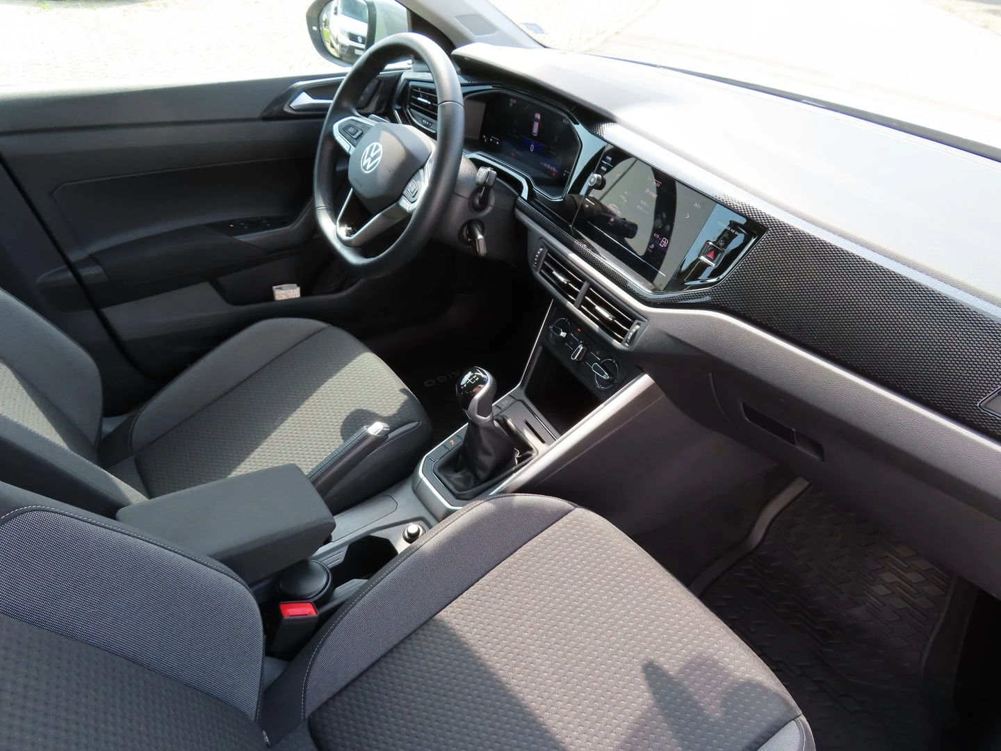 VW Taigo Life 1.0 TSI OPF - изображение 6