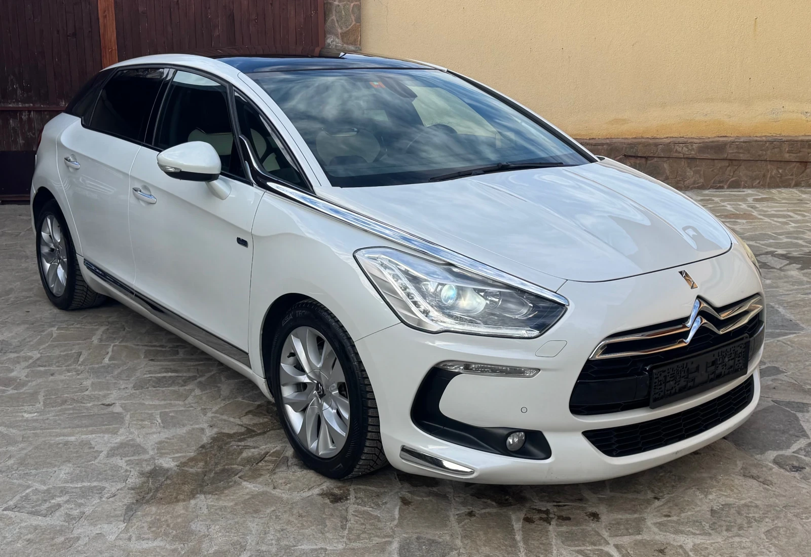 Citroen DS5 Всички екстри!Hybrid-4!Серв.история! - изображение 2