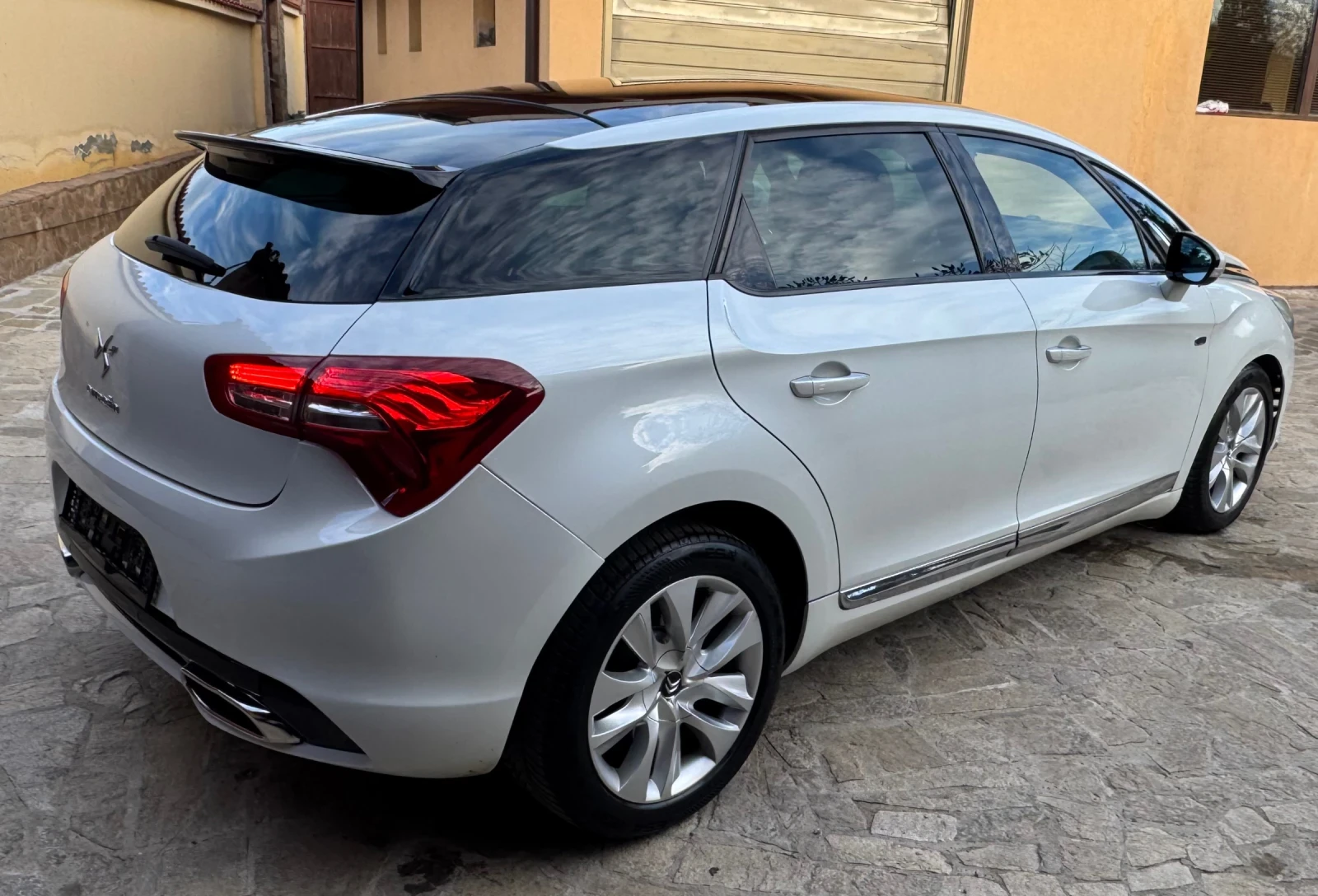 Citroen DS5 Всички екстри!Hybrid-4!Серв.история! - изображение 4