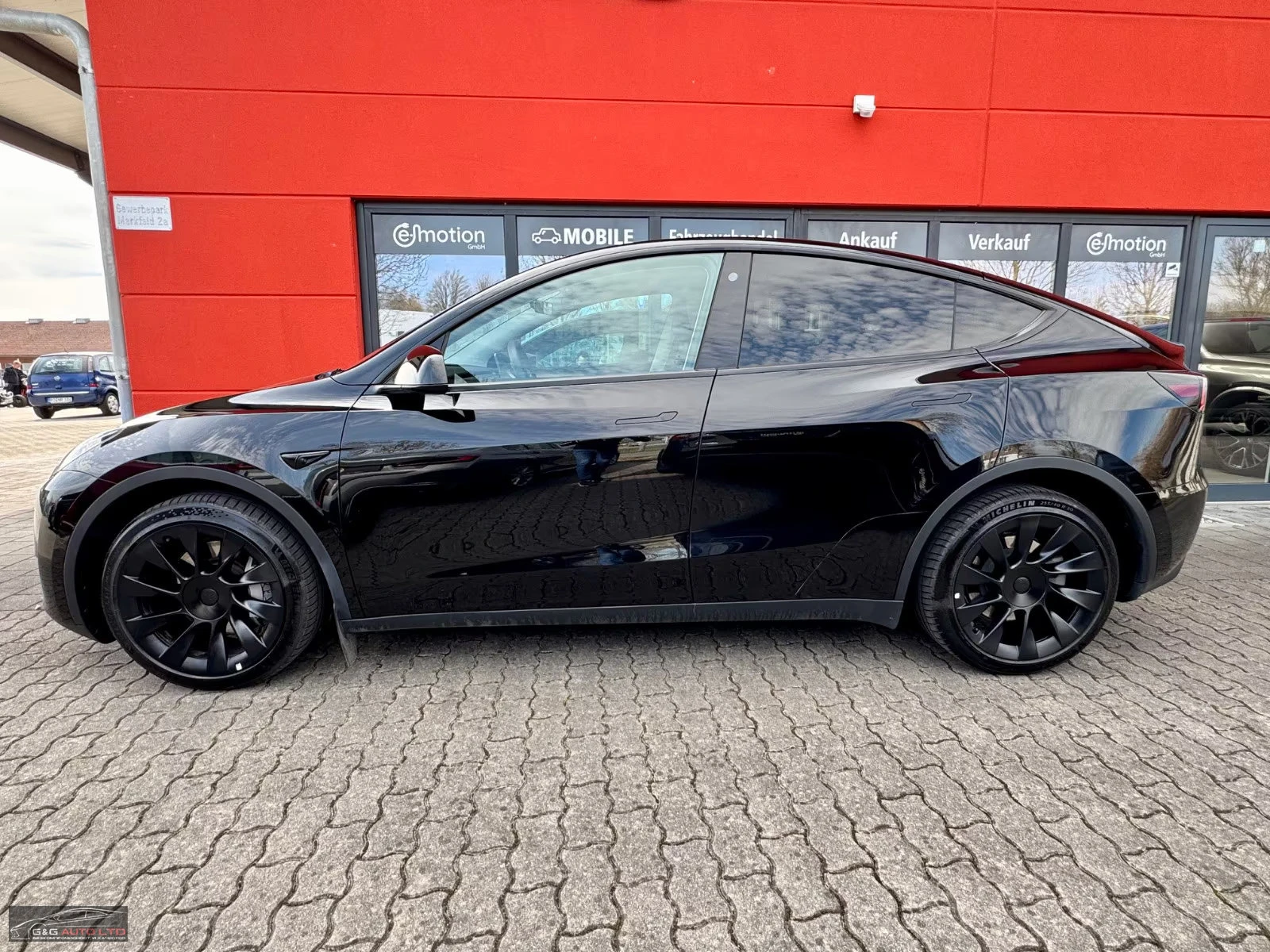 Tesla Model Y LONGE-RANGE/514HP/AWD/BLACK/PANO/360/NAVI/LED/670z, снимка 2 - Автомобили и джипове - 54110436