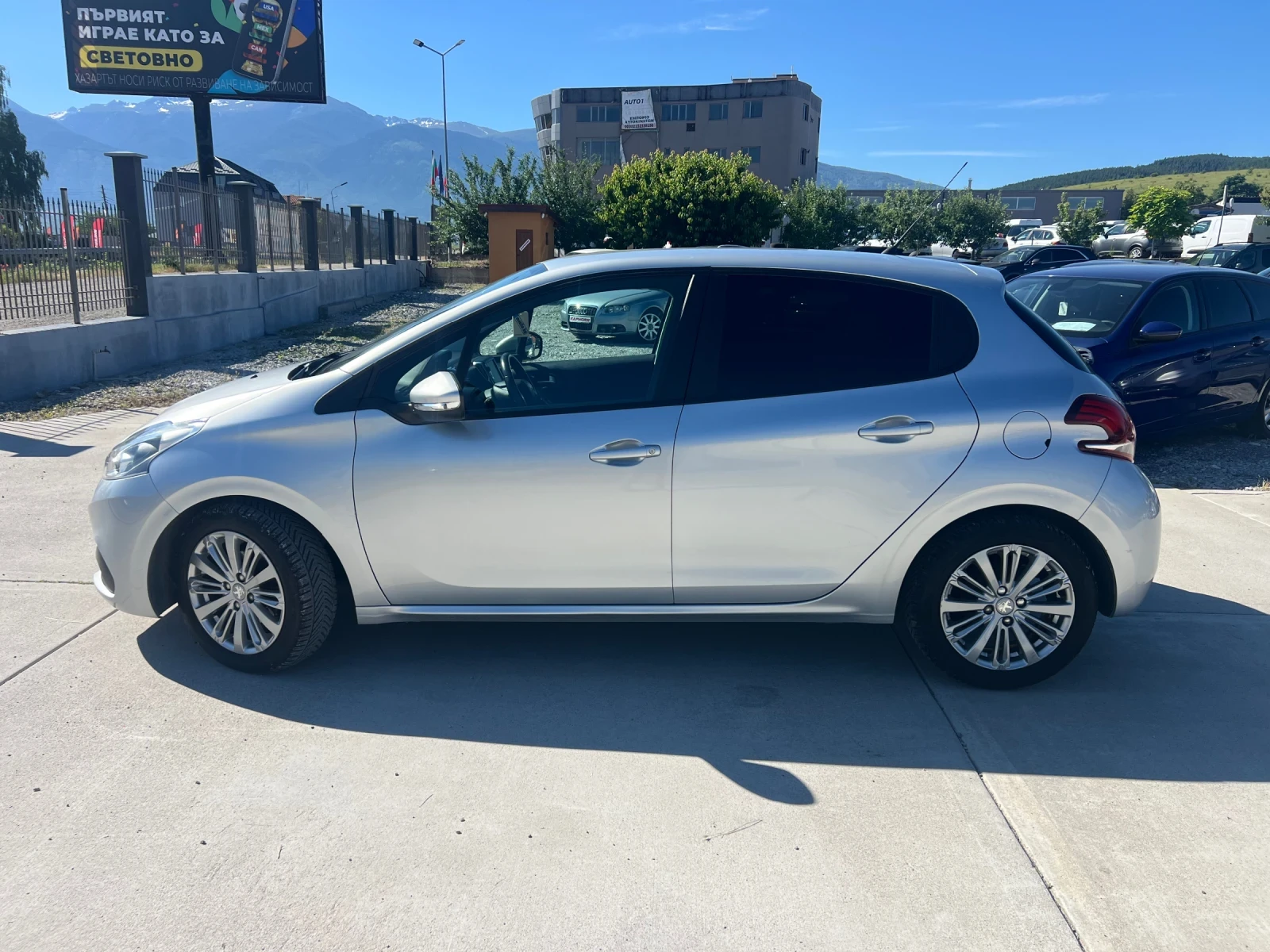 Peugeot 208 1.6HDI Euro6B, снимка 3 - Автомобили и джипове - 54913117
