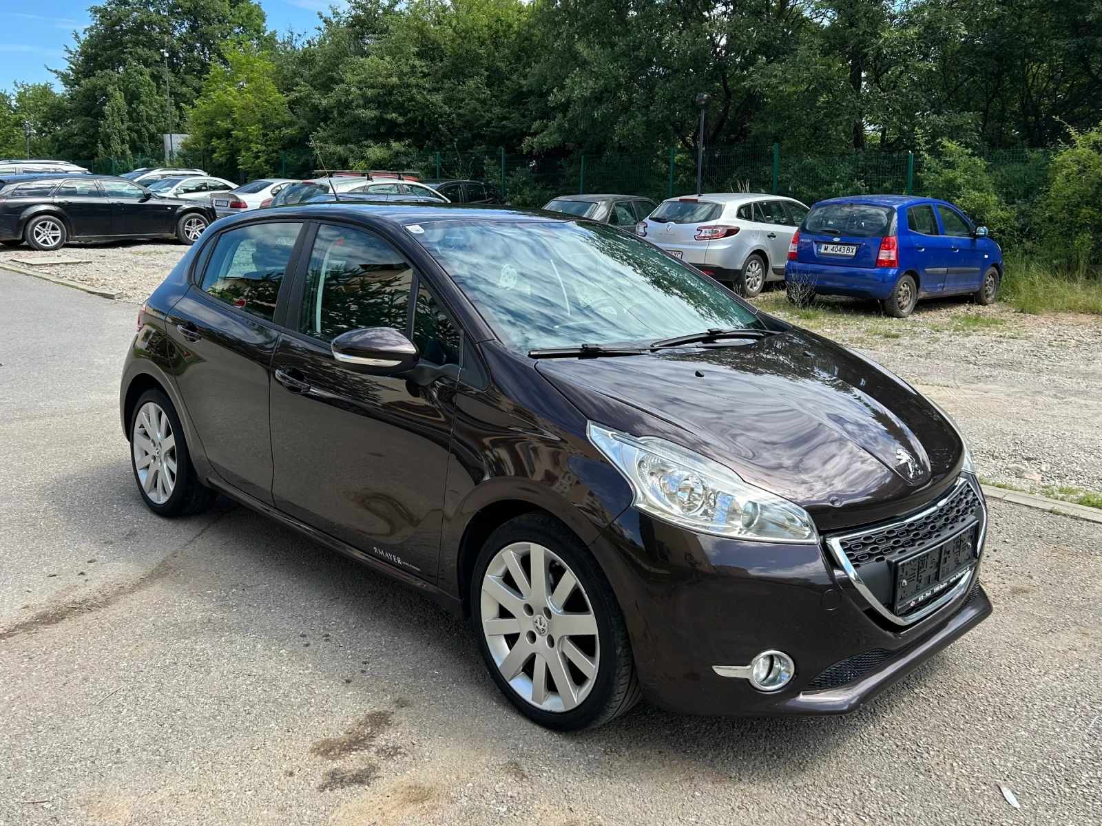 Peugeot 208 1.2i 82ks Evro5, снимка 6 - Автомобили и джипове - 54941370