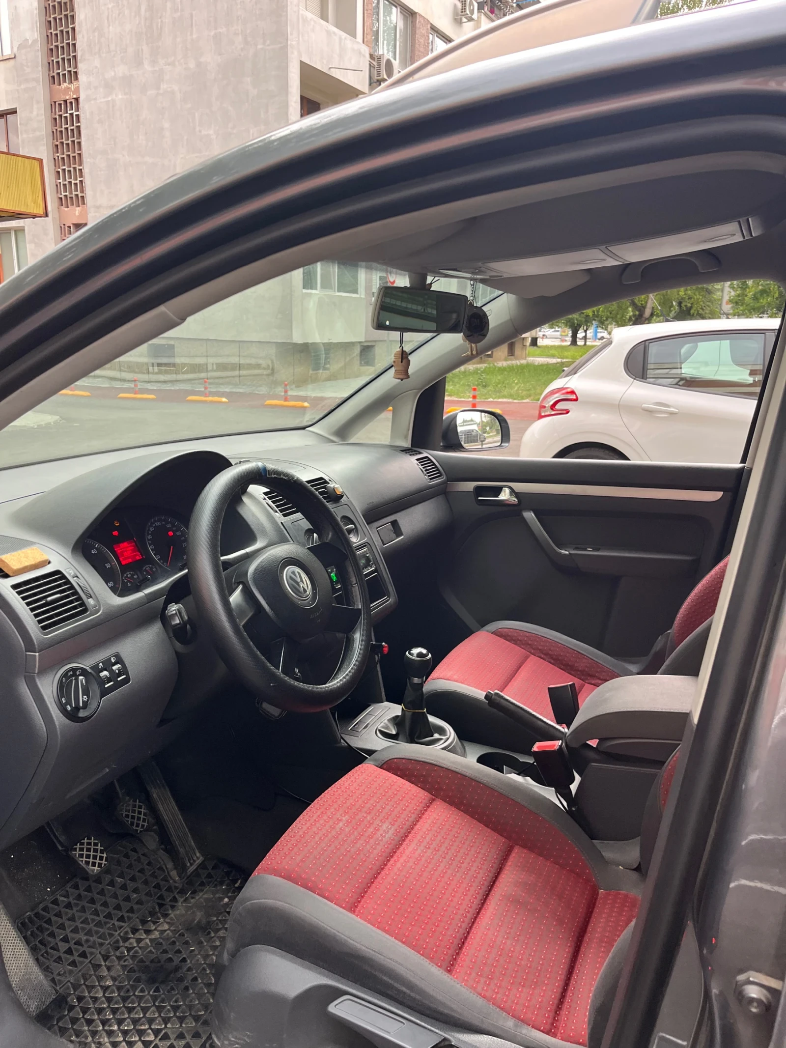 VW Touran, снимка 6 - Автомобили и джипове - 55218089