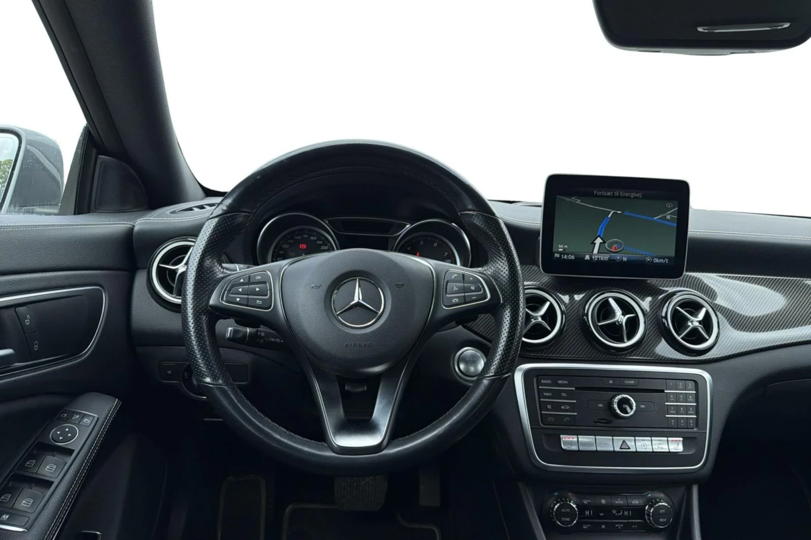 Mercedes-Benz CLA 200 Coupe | 7G-Tronic | 1.6 Petrol 156hp, снимка 6 - Автомобили и джипове - 55250630
