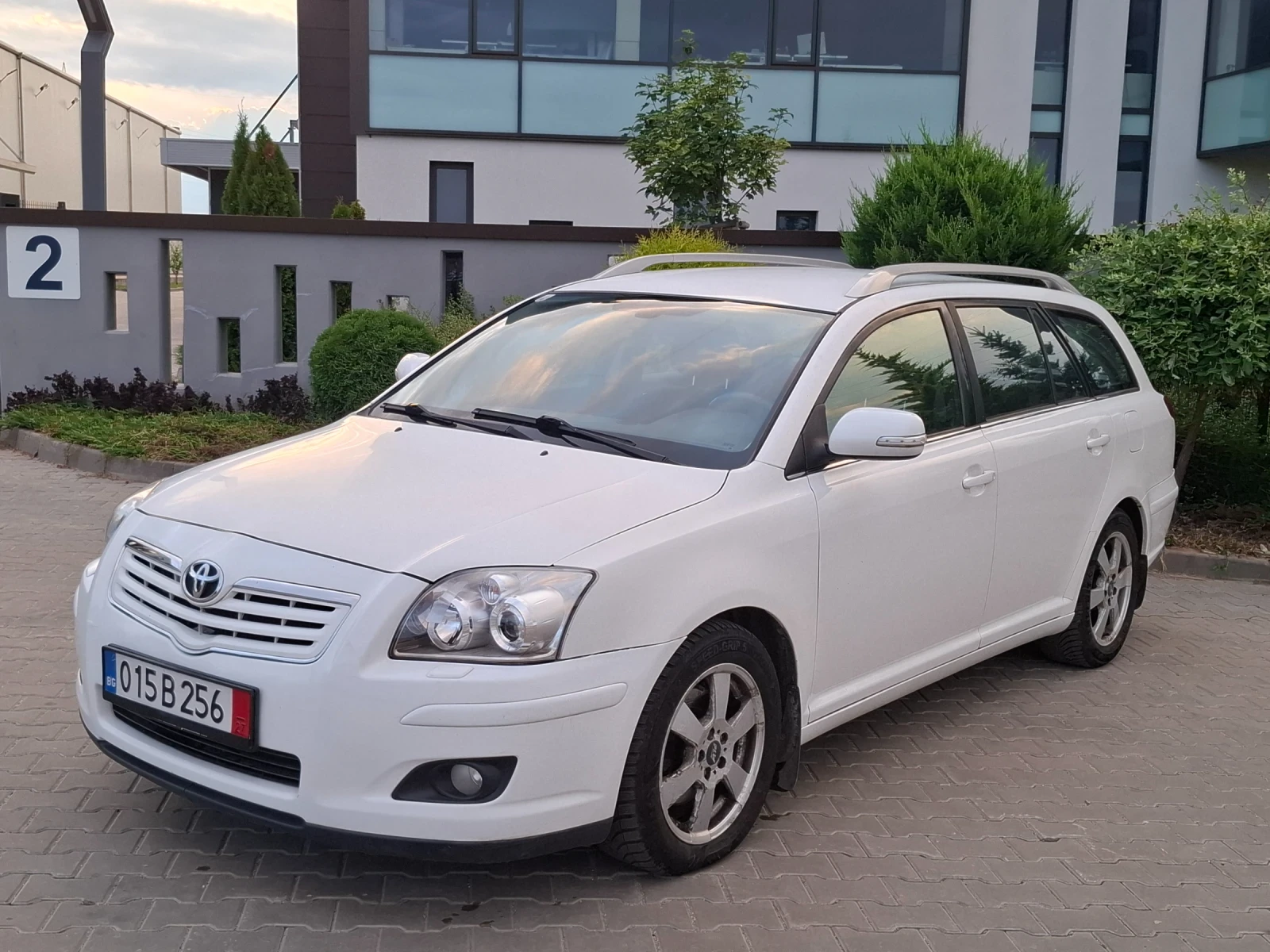 Toyota Avensis 2.0D4D* (126кс)* FACELIFT* НОВ ВНОС* * , снимка 4 - Автомобили и джипове - 55304388