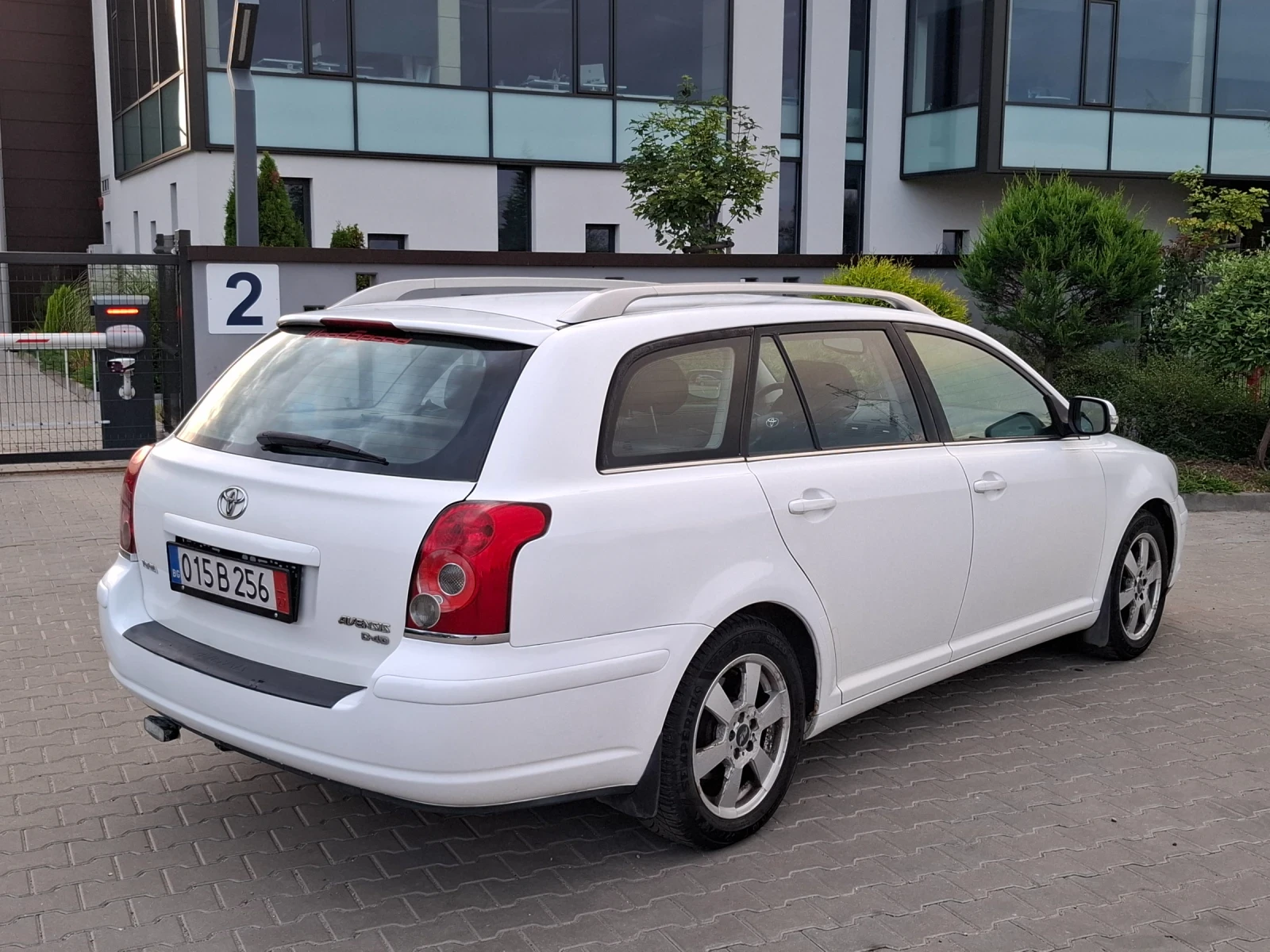 Toyota Avensis 2.0D4D* (126кс)* FACELIFT* НОВ ВНОС* * , снимка 13 - Автомобили и джипове - 55304388