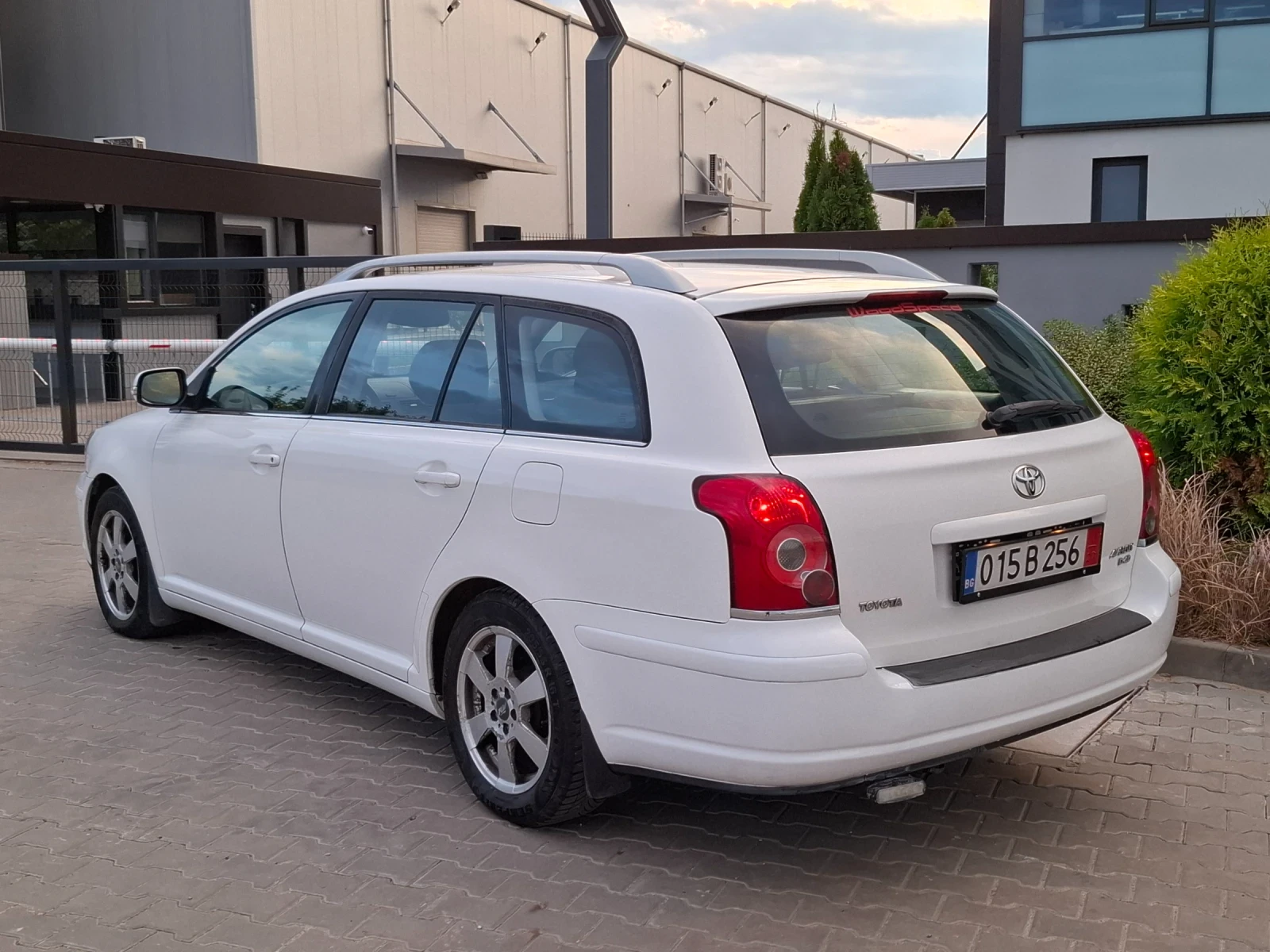 Toyota Avensis 2.0D4D* (126кс)* FACELIFT* НОВ ВНОС* * , снимка 8 - Автомобили и джипове - 55304388