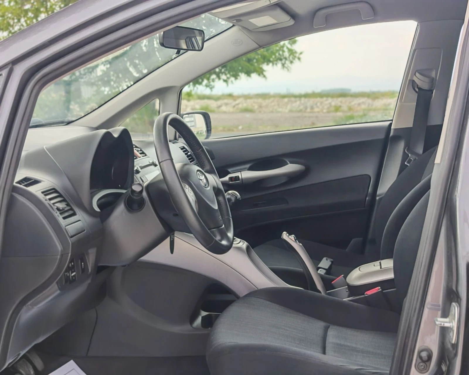 Toyota Auris 1.4 ДИЗЕЛ 90 К.С УНИКАЛНО СЪСТОЯНИЕ!!!, снимка 8 - Автомобили и джипове - 55791225