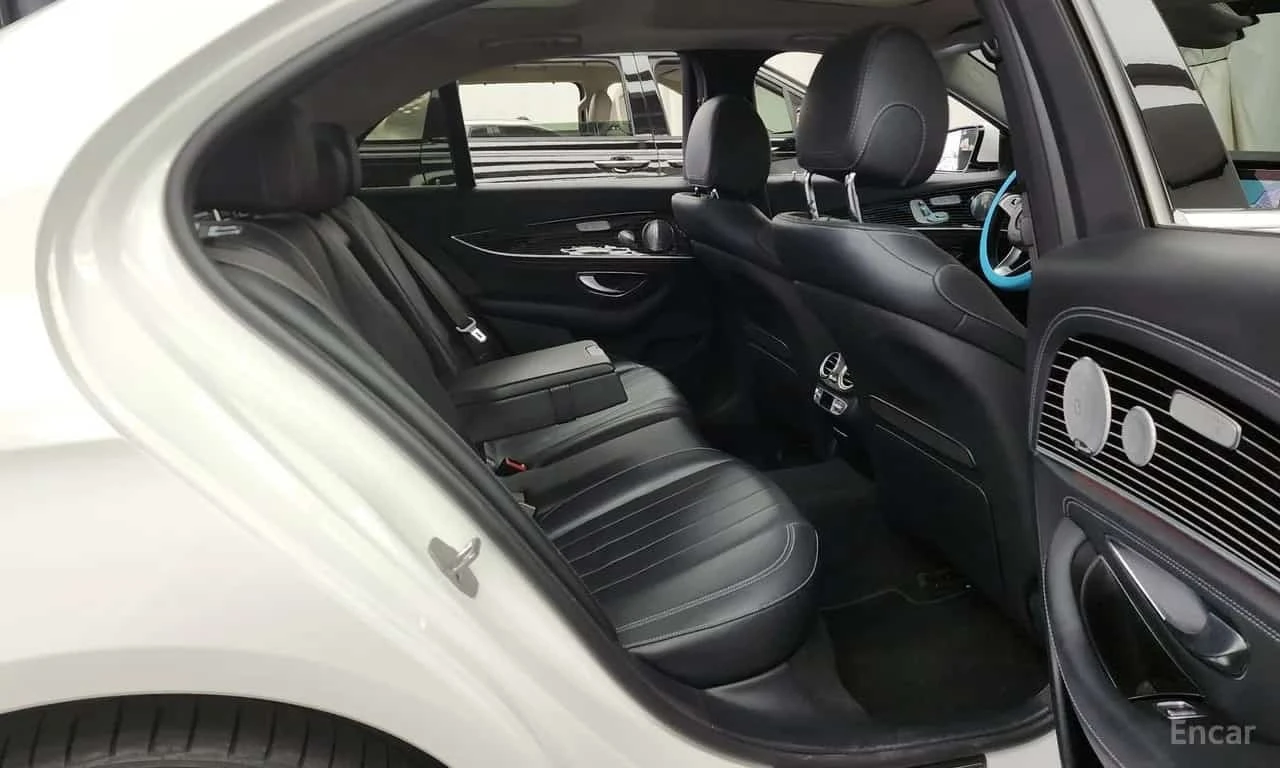 Mercedes-Benz E 400 4MATIC Exclusive/ПАНОРАМА/ДИСТРОНИК/360, снимка 12 - Автомобили и джипове - 55791841
