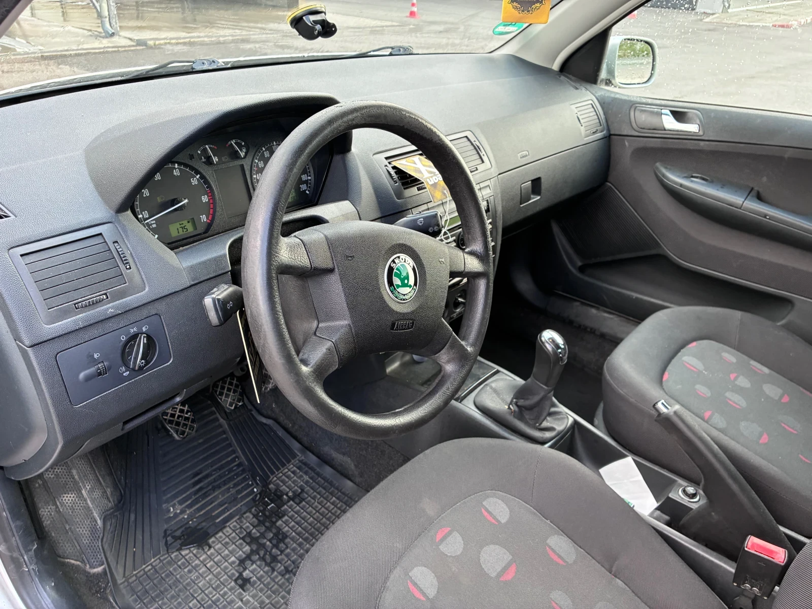 Skoda Fabia, снимка 10 - Автомобили и джипове - 55854608