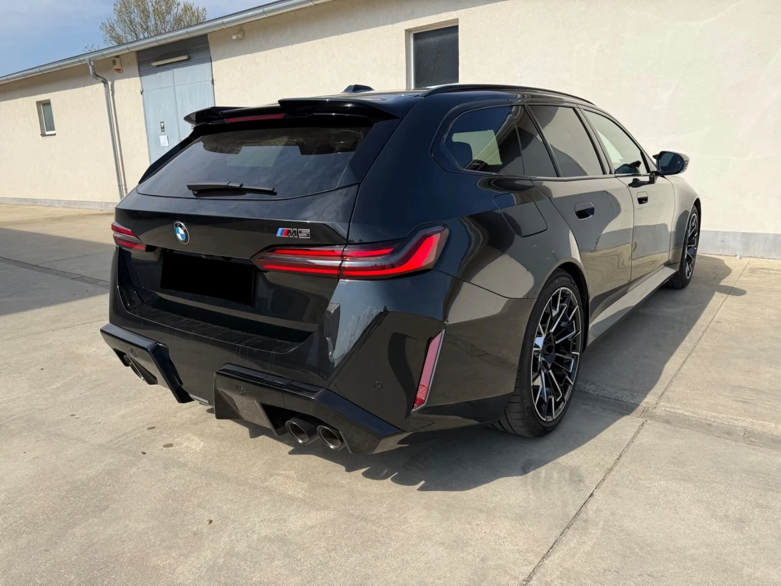 BMW M5 Touring/ICONIC GLOW/HEAD UP/B&W/360/PANO, снимка 5 - Автомобили и джипове - 55901935