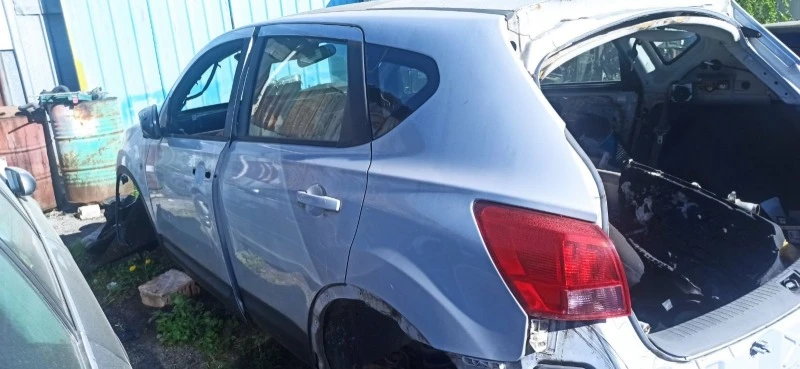 Nissan Qashqai 4X4, снимка 1 - Автомобили и джипове - 48057557