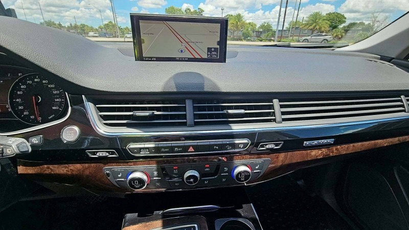 Audi Q7 2017* Premium+ * Камера* Подгрев* Panorama* 7места, снимка 11 - Автомобили и джипове - 46459236