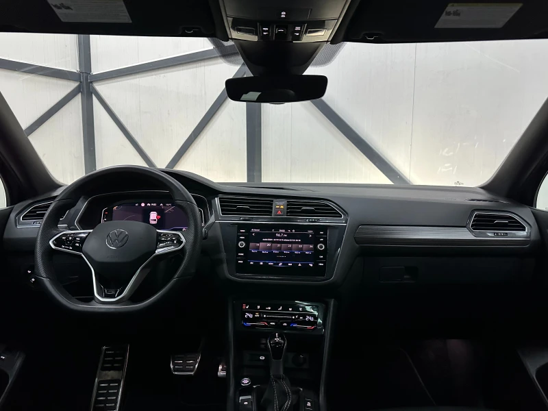 VW Tiguan * R-LINE* 19 500км* LANE ASSIST* ОБДУХ* , снимка 10 - Автомобили и джипове - 50278176