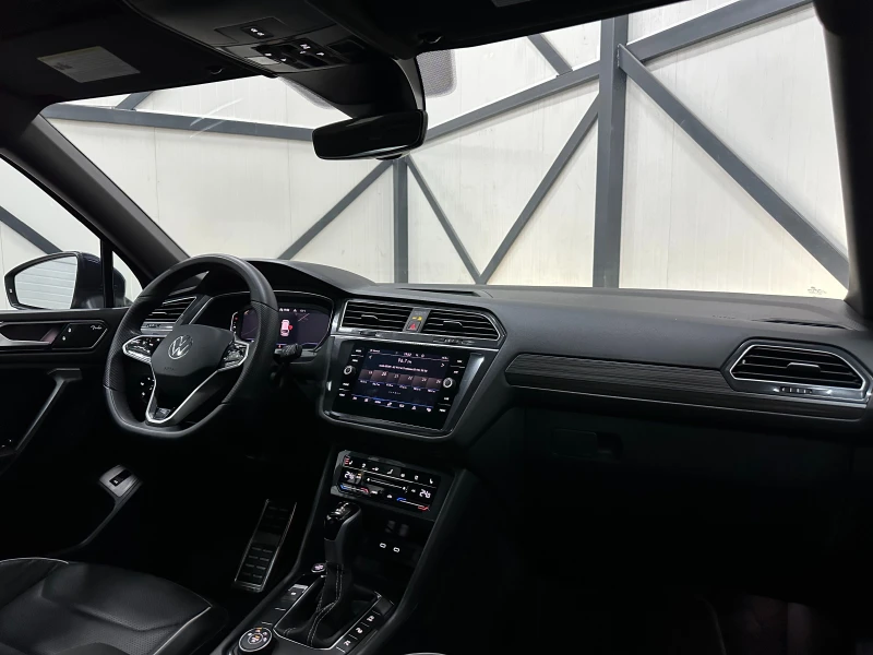 VW Tiguan * R-LINE* 19 500км* LANE ASSIST* ОБДУХ* , снимка 11 - Автомобили и джипове - 50278176