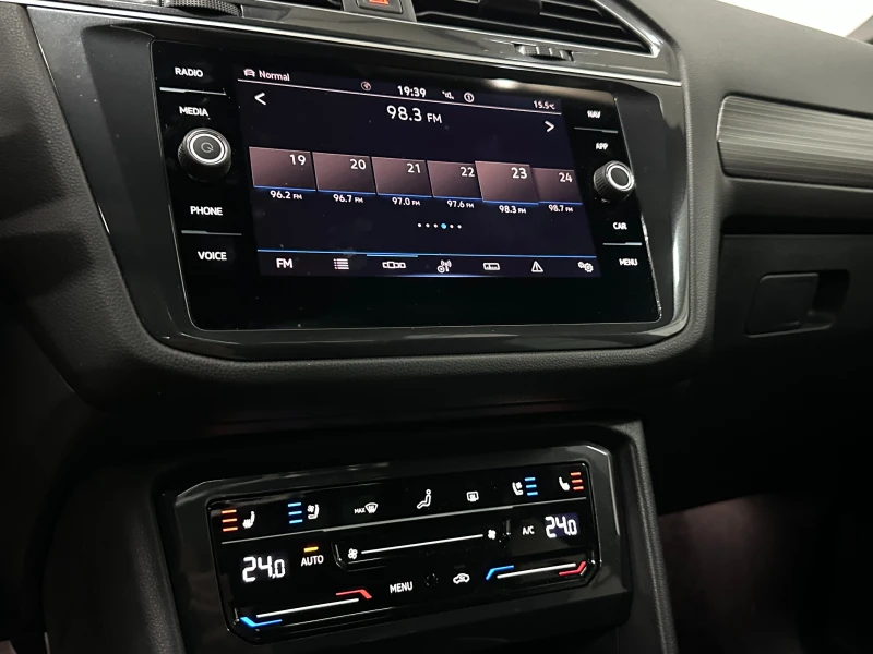 VW Tiguan * R-LINE* 19 500км* LANE ASSIST* ОБДУХ* , снимка 13 - Автомобили и джипове - 50278176