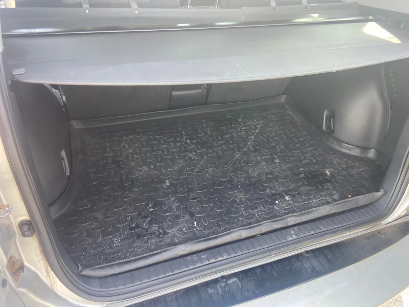 Toyota Rav4 2.2, снимка 4 - Автомобили и джипове - 52634329