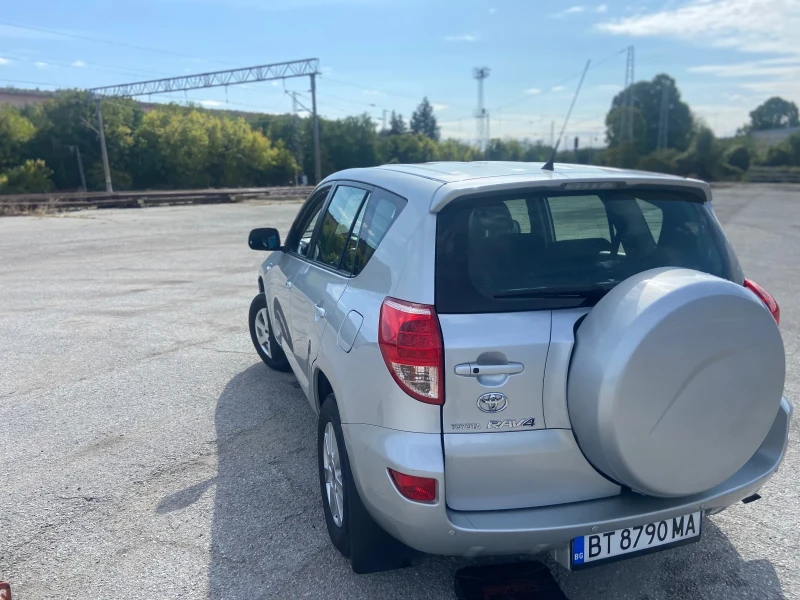 Toyota Rav4 2.2, снимка 8 - Автомобили и джипове - 52634329