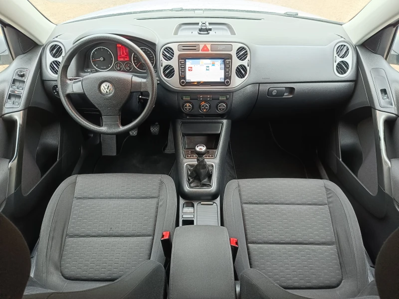 VW Tiguan 2.0TDI 140к.с 4x4, снимка 7 - Автомобили и джипове - 53275768